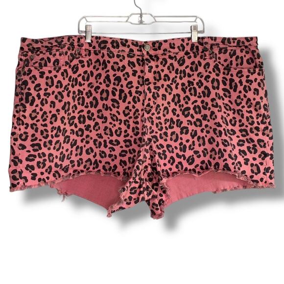 Torrid #FeelTheFit Vintage Stretch pink leopard cut off shorts - Picture 1 of 4